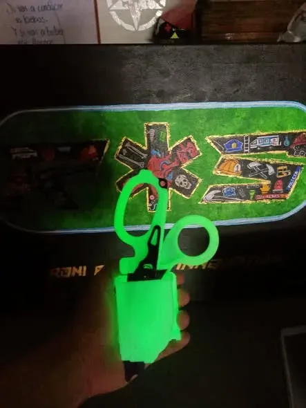 Tijera tipo Raptor